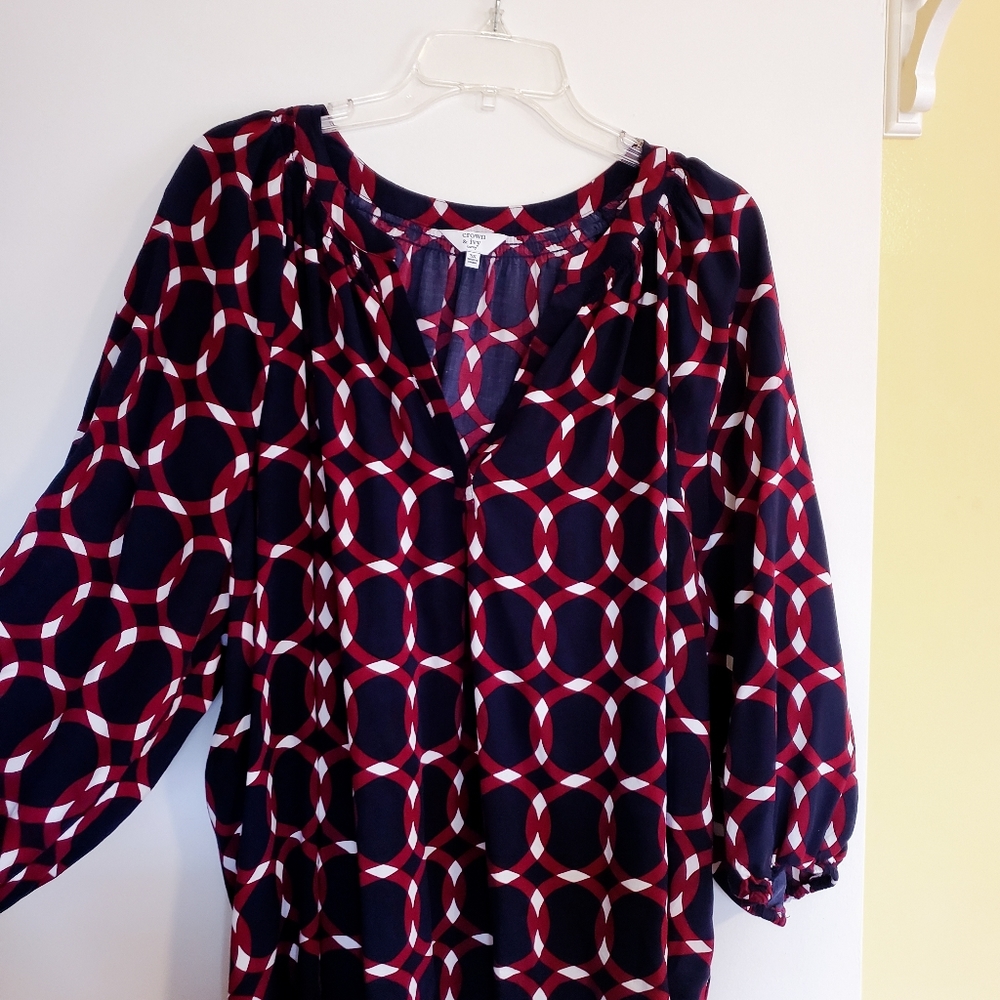 Pretty blouse ,navy and burgundy